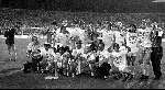 Stuttgart 25 mei 1988 PSV-Benfica 0-0
PSV Wint de Europacup I Seizoen 1987/1988
met v.l.n.r.: Eddy dubbelboer verder gehurkt v.l.n.r.: Jac v d Ven, Edward Linskens, Erik Gerets,Berry v Aerle, Jan Heintze, Willy v d Kerkhof en eric viscaal
staande v.l.n.r.: Anton Janssen-Addick koot-Hans Gilhaus,Ivan nielsen, wim kieft, Hans dorjee, Ton v Schijndel, Soren Lerby,Ronald koeman, Gerald Vanenburg, Hans v Breukelen en Patrick Lodewijks