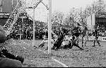 Eindhoven, 1979
PSV-Excelsior
Paul Posthuma scoort  Rene v d Kerkhof