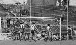 Rotterdam, 24 mei 1981
PSV-SPARTA, eindstand 3-0
Dick Advocaat scoort voor Sparta, doelman Pim doesburg is verslagen, verder op de foto Willy Janssen (R) en geheel links rob Landsbergen
