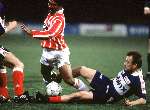 PSV-MVV 1993
Romario in duel met Rob Delahay