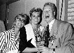 Eindhoven, 26 mei 1988
PSV wordt gehuldigd op het gemeentehuis voor het behalen van de europacup I
v.l.n.r.: Willeke Alberti ( ex-vrouw van soren Lerby ), Bartina Koeman en Ronald Koeman