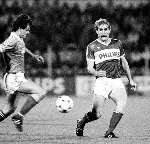 Eindhoven , 22 augustus 1981 PSV-Nottingam Forest, eindstand 1-2

Ton Lokhof

PETER SMULDERS BV