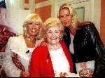 Willeke alberti met haar dochter Danielle v 't Schip,  oma Ria alberti