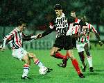 Eindhoven, 7 december 1997
PSV-Willem II
Wim Jonk in duel met Galasek