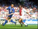 Winston Bogarde in duel met Ernest Stewart