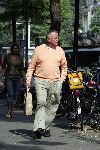 Amsterdam 2 september 2005
Harry Mens doet boodschappen op cornelis schuytstraat