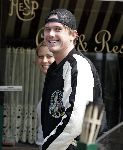 Amsterdam 3 september 2005
Johnny de Mol met zijn nieuwe vriendin op scooter