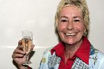 Amsterdam 16 september 2005
Premiere Aram v d Rest en Josine v Dalsum.
Josine met champagne