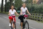 Den Bosch 17 september 2006
Fietsen voor Pink Ribbon met Leontien Zijlaard v Moorsel.
Anouk Smulders en Nada v Nie
