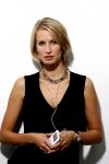 Nigtevecht 31 augustus 2006
Anouk Smulders met apple i pod.