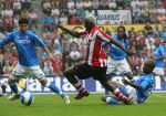 Eindhoven, 17 September 2006
Kompetitiewedstrijd PSV-Feyenoord, eindstand 2-1
Arouna Kone in duel met Dwight Tiendalli en Karim Saidi (L)