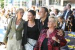 Utrecht, 9 September 2006
Beatrixhal. Permiere musical THE WIZ
Carlo Boszhard met moeder en vriendinnen