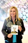 Eindhoven, 16 September 2006
Dancing On Ice, Wendy v Dijk overhandigt de eerste CD/DVD 