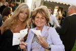 Noordwijk 26 augustus 2006
Presentatie blad JFK in huis ter Duin.
Christine Kroonenberg met frietje