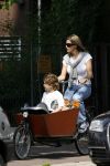 Amsterdam 26 augustus 2006
Reinout Oerlemans en Danielle Overgaag op de fiets met Thijmen Fiene Benjamin en hun hond.