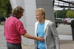 Eindhoven, 4 September 2006
Philips Stadion, bijeenkomst eerste training Nederlands elftal voor de wedstrijd tegen Wit Rusland.
Hans Kraaij Jr. die op dit moment moeilijke tijden door maakt met zijn vriendin hier in gesprek met Dirk Kuyt