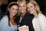 Noordwijk 26 augustus 2006
Presentatie Boek Esther Blinker in huis ter Duin.
Rossana Lima Esther Blinker en Anouk Smulders