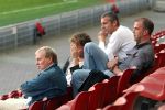 Eindhoven, 4 September 2006
Training Nederlands elftal in het PSV stadion t.g.v. a.s. interland tegen wit Rusland.
Links op de foto Rob Fleur en rechts Chef-sport verslaggever Frans v d nieuwenhof van het Eindhovens Dagblad