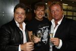 Loosdrecht 30 augustus 2006
presentatie gouden dvd van de toppers in concert bij Restaurant Zin. Gordon Rene Froger en Gerard Joling met champagne