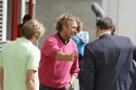 Eindhoven, 4 September 2006
Philips Stadion, bijeenkomst eerste training Nederlands elftal voor de wedstrijd tegen Wit Rusland.
Hans Kraaij Jr. die op dit moment moeilijke tijden door maakt met zijn vriendin hier in gesprek met Marco v Basten en Rob Witschge