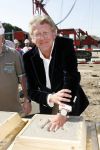 Sliedrecht 20 september 2006
Eerste paal gaat de grond in bij LEEF.
Jan des Bouvrie goede doel RSCC