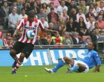 Eindhoven, 17 September 2006
Kompetitiewedstrijd PSV-Feyenoord, eindstand 2-1
Jefferson Farfan in duel met Serginho Green en Dwight Tiendalli van Feyenoord
© Foto Ronald Otter