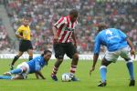 Eindhoven, 17 September 2006
Kompetitiewedstrijd PSV-Feyenoord, eindstand 2-1
Jefferson Farfan in duel met Serginho Greene en Andre Bahia.