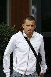 Eindhoven, 4 September 2006
Philips Stadion, bijeenkomst eerste training Nederlands elftal voor de wedstrijd tegen Wit Rusland.
John Heitinga bij aankomst
