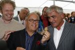 Hilversum 29 augustus 2006
Presentatie kookboek Rick Felderhof.
Rick Felderhof met witte truffel en Joop Braakhekke