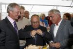 Hilversum 29 augustus 2006
Presentatie kookboek Rick Felderhof.
Rick Felderhof met witte truffel en Joop Braakhekke