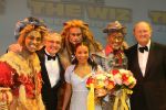 Utrecht, 9 September 2006
Beatrixhal. Permiere musical THE WIZ
Nurlaila Karim samen met Danny Yanga ( Vogelverschrikker ), Jerrel Houtsnee ( Blikkeman ) en Jeroen Phaff ( Laffe Leeuw )
Joop v d Ende