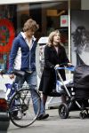Amsterdam 30 augustus 2006
Jop de Vries  met zijn vriendin achet de kinderwagen.