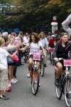 Den Bosch 17 september 2006
Fietsen voor Pink Ribbon met Leontien Zijlaard v Moorsel.