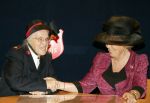 Baarn 23 april 2003
koningin beatrix op bezoek bij bejaarden met Majoor Majoor Bosshardt