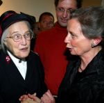 Amstelveen 28 mei 2002
Opening expositie Rita Kok.
Majoor Bosshardt en Rita Kok