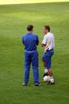 Eindhoven, 4 September 2006
Training Nederlands elftal in het PSV stadion t.g.v. a.s. interland tegen Wit Rusland.
Bondscoach Marco v Basten in gesprek met Johnny Hietinga