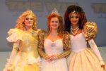 Utrecht, 9 September 2006
Beatrixhal. Permiere musical THE WIZ
Marjolijn touw ( Sadista ), Sophia Wezer ( Acadabra ) en Mathilde Santing (Glinda )
