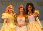 Utrecht, 9 September 2006
Beatrixhal. Permiere musical THE WIZ
Marjolijn touw ( Sadista ), Sophia Wezer ( Acadabra ) en Mathilde Santing (Glinda )