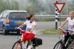 Den Bosch 17 september 2006
Fietsen voor Pink Ribbon met Leontien Zijlaard v Moorsel.
Anouk Smulders en Nada v Nie
