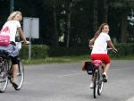 Den Bosch 17 september 2006
Fietsen voor Pink Ribbon met Leontien Zijlaard v Moorsel.
Anouk Smulders en Nada v Nie