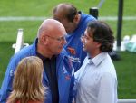 Eindhoven, 4 September 2006
Training Nederlands elftal in het PSV stadion t.g.v. a.s. interland tegen Wit Rusland.
Kees Jansma ( Perschef ) in gesprek met Pedro Salazar (Perschef bij PSV )