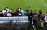 Eindhoven, 4 September 2006
Traing Nederlands elftal voor de wedstrijd tegen Wit Rusland a.s. woensdag.
Na afloop training veel pers op het veld
Rechts op de foto Rob Fleur en geheel Links robin v Persie