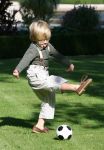 Apeldoorn, 9 September 2006
Fotosessie bij Kasteel 't Loo 
Prins Lucas voetballend met zijn papa