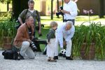 Apeldoorn, 9 September 2006
Fotosessie bij Kasteel 't Loo 
Prinses Lucas in gesprek met de man van de RVD en enkele fotografen
o.a. Marcel Antonisse van het ANP