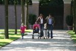 Apeldoorn, 9 September 2006
Fotosessie bij Kasteel 't Loo met Prins Maurits en Prinses Marilene met hun kinderen Prinses Anna, Prins Lucas en Prinses Felicia.