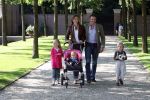 Apeldoorn, 9 September 2006
Fotosessie bij Kasteel 't Loo met Prins Maurits en Prinses Marilene met hun kinderen Prinses Anna, Prins Lucas en Prinses Felicia.