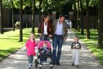 Apeldoorn, 9 September 2006
Fotosessie bij Kasteel 't Loo met Prins Maurits en Prinses Marilene met hun kinderen Prinses Anna, Prins Lucas en Prinses Felicia.