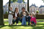 Apeldoorn, 9 September 2006
Fotosessie bij Kasteel 't Loo met Prins Maurits en Prinses Marilene met hun kinderen Prinses Anna, Prins Lucas en Prinses Felicia.