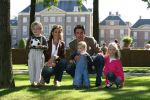 Apeldoorn, 9 September 2006
Fotosessie bij Kasteel 't Loo met Prins Maurits en Prinses Marilene met hun kinderen Prinses Anna, Prins Lucas en Prinses Felicia.