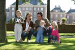 Apeldoorn, 9 September 2006
Fotosessie bij Kasteel 't Loo met Prins Maurits en Prinses Marilene met hun kinderen Prinses Anna, Prins Lucas en Prinses Felicia.